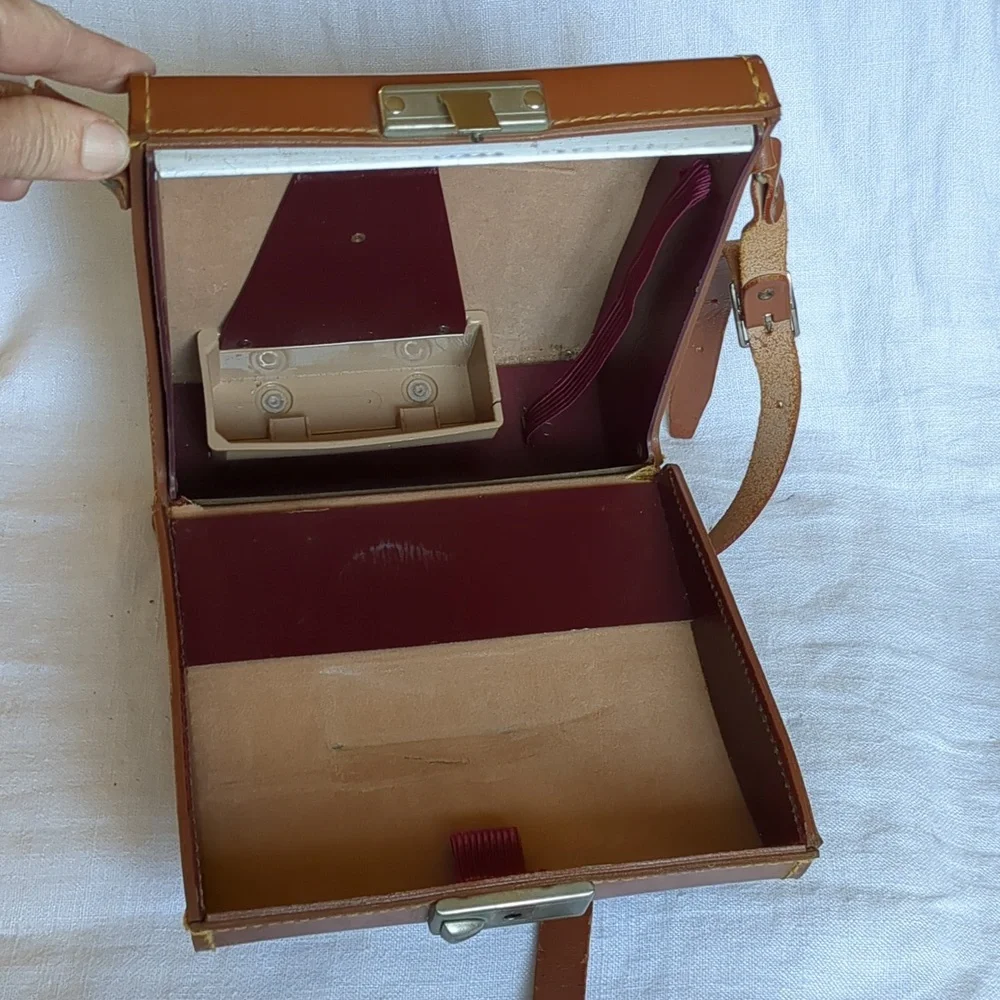 Vintage Polaroid J33 Land Camera Brown Leather Case Flashbulbs Prop Retro